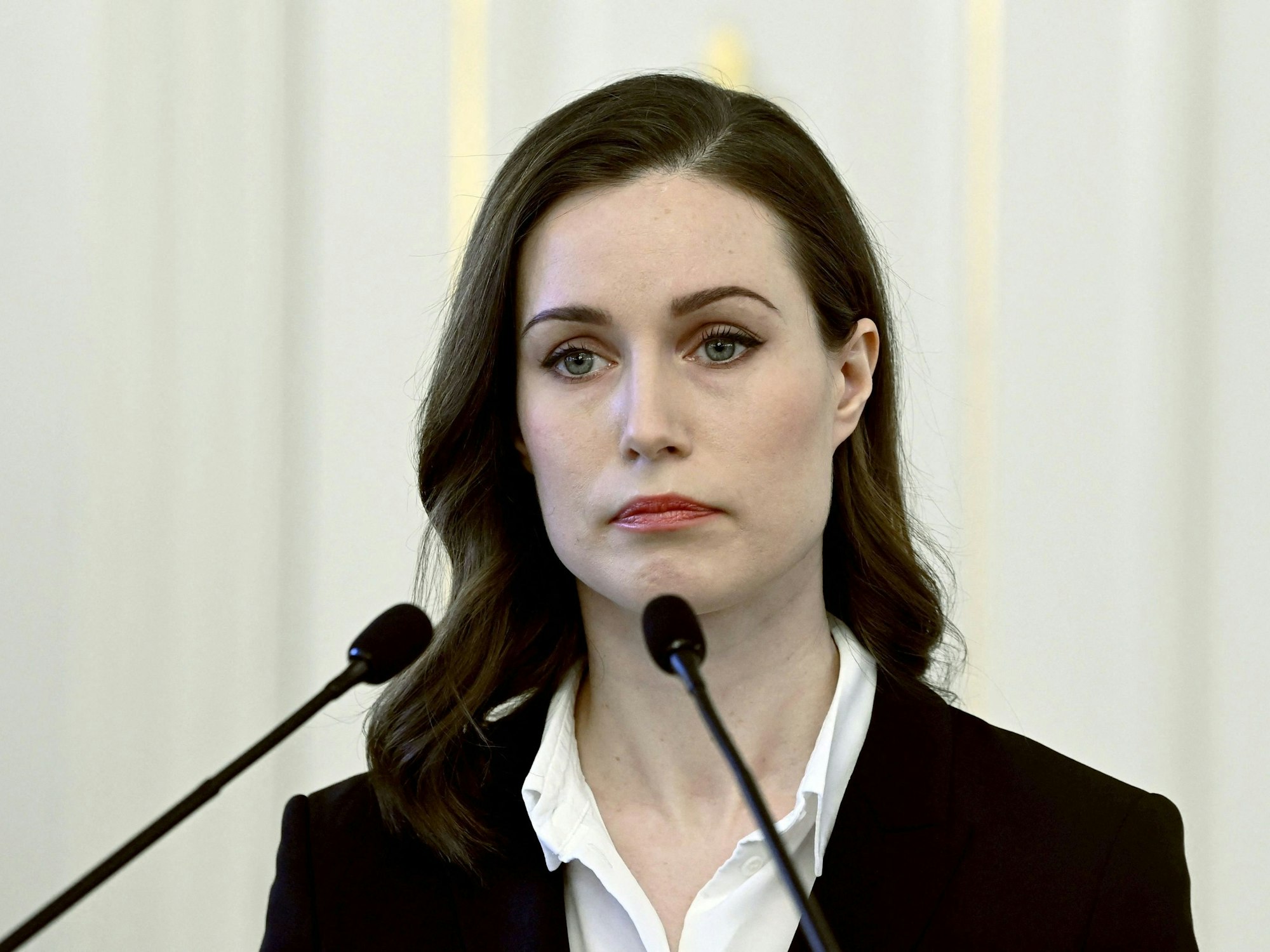 Die finnische Ministerpräsidenetin Sanna Marin (hier im Februar 2022) hat sich mit klaren Worten zu russischen Urlaubern geäußert.