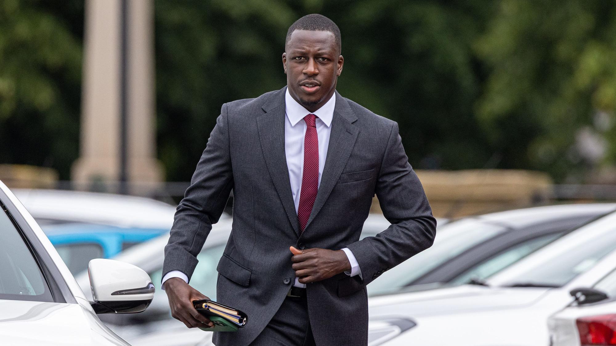 Benjamin Mendy, Fußballspieler von Manchester City, trifft am Chester Crown Court ein. Mendy werden acht Vergewaltigungen, eine sexuelle Nötigung und eine versuchte Vergewaltigung von sieben jungen Frauen vorgeworfen.