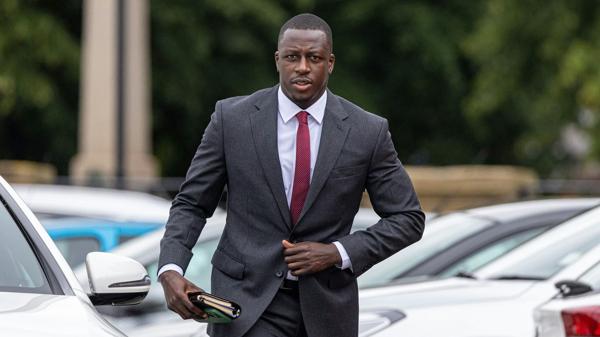 Benjamin Mendy, Fußballspieler von Manchester City, trifft am Chester Crown Court ein. Mendy werden acht Vergewaltigungen, eine sexuelle Nötigung und eine versuchte Vergewaltigung von sieben jungen Frauen vorgeworfen.