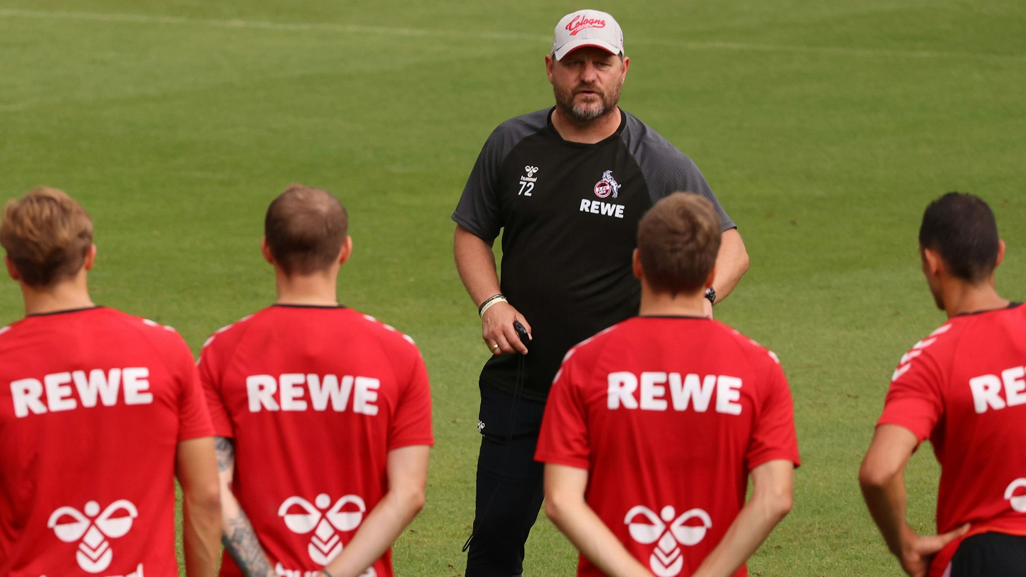 Steffen Baumgart am Mittwoch (17. August 2022) beim Abschlusstraining vor den Conference-League-Playoffs gegen Fehérvár