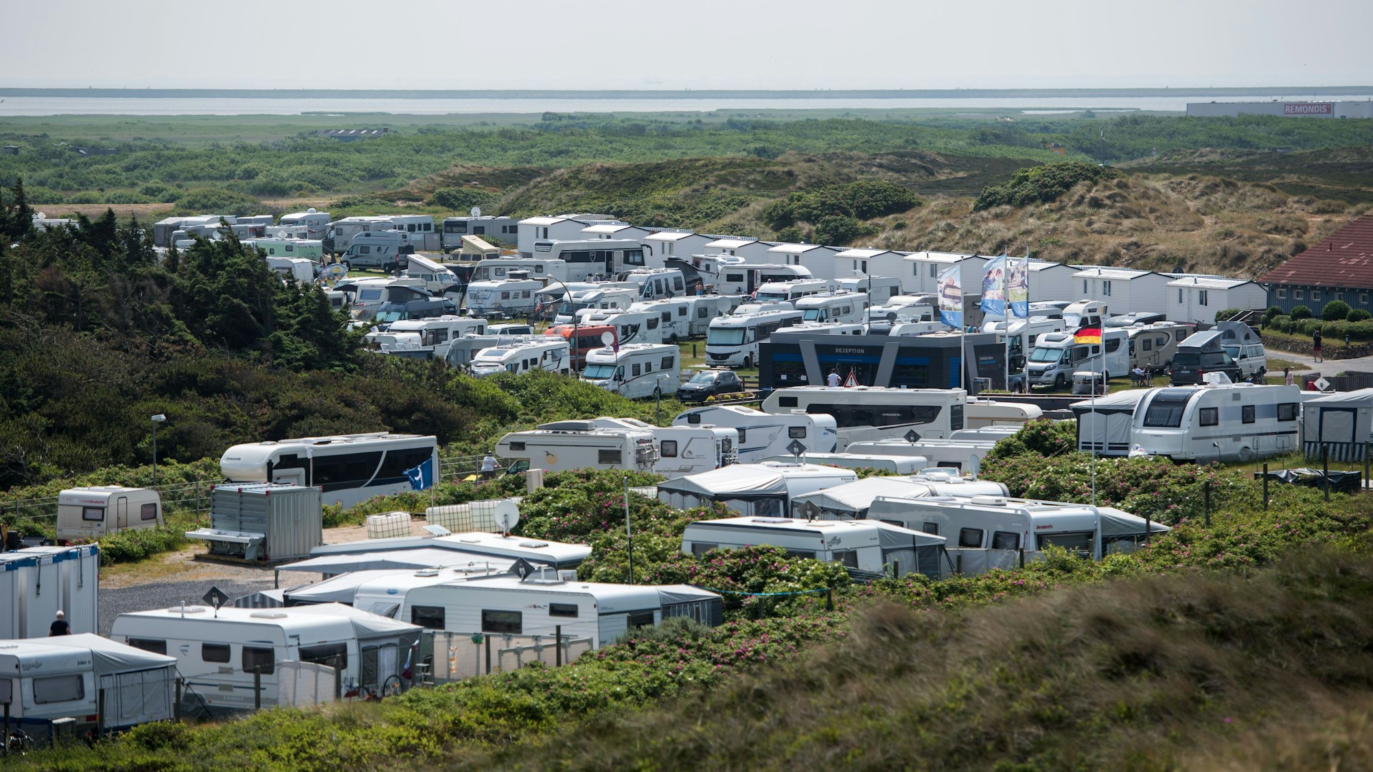 Urlaub auf Sylt verbringen viele Menschen am liebsten auf dem Campingplatz. Für einige Dauer-Camper ist damit nun allerdings Schluss. Unser Foto zeigt einen Compingplatz in den Dünen auf Sylt.