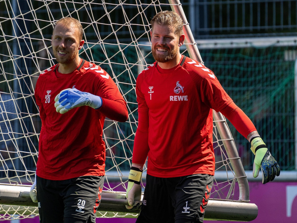 Die FC-Torhüter Marvin Schwäbe (l.) und Timo Horn im Training am 3. August 2022
