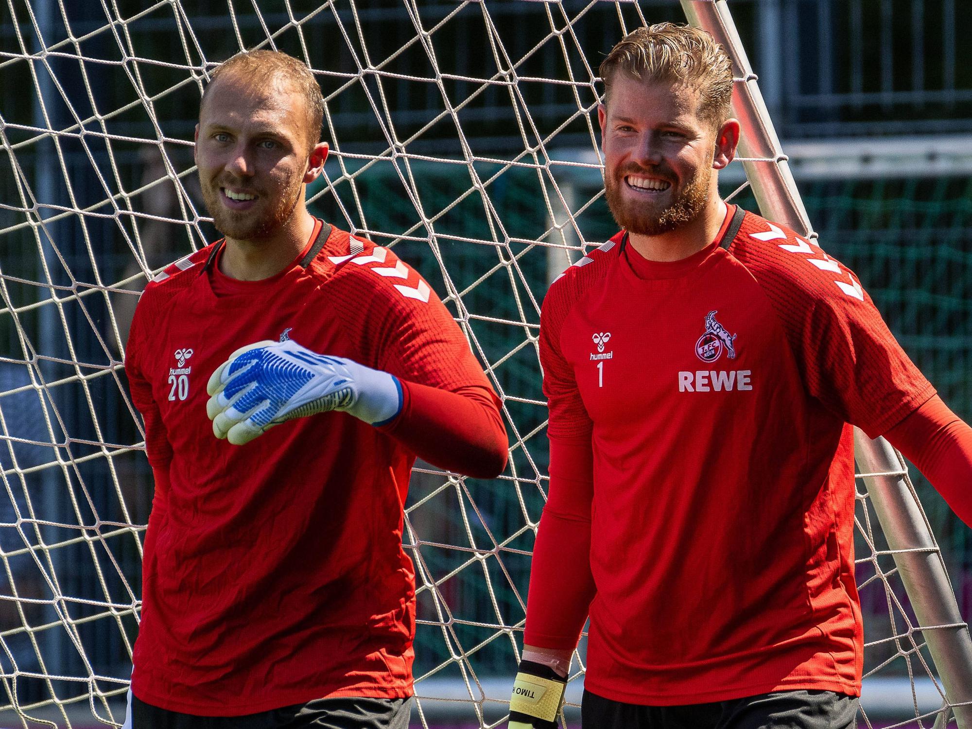 Die FC-Torhüter Marvin Schwäbe (l.) und Timo Horn im Training am 3. August 2022