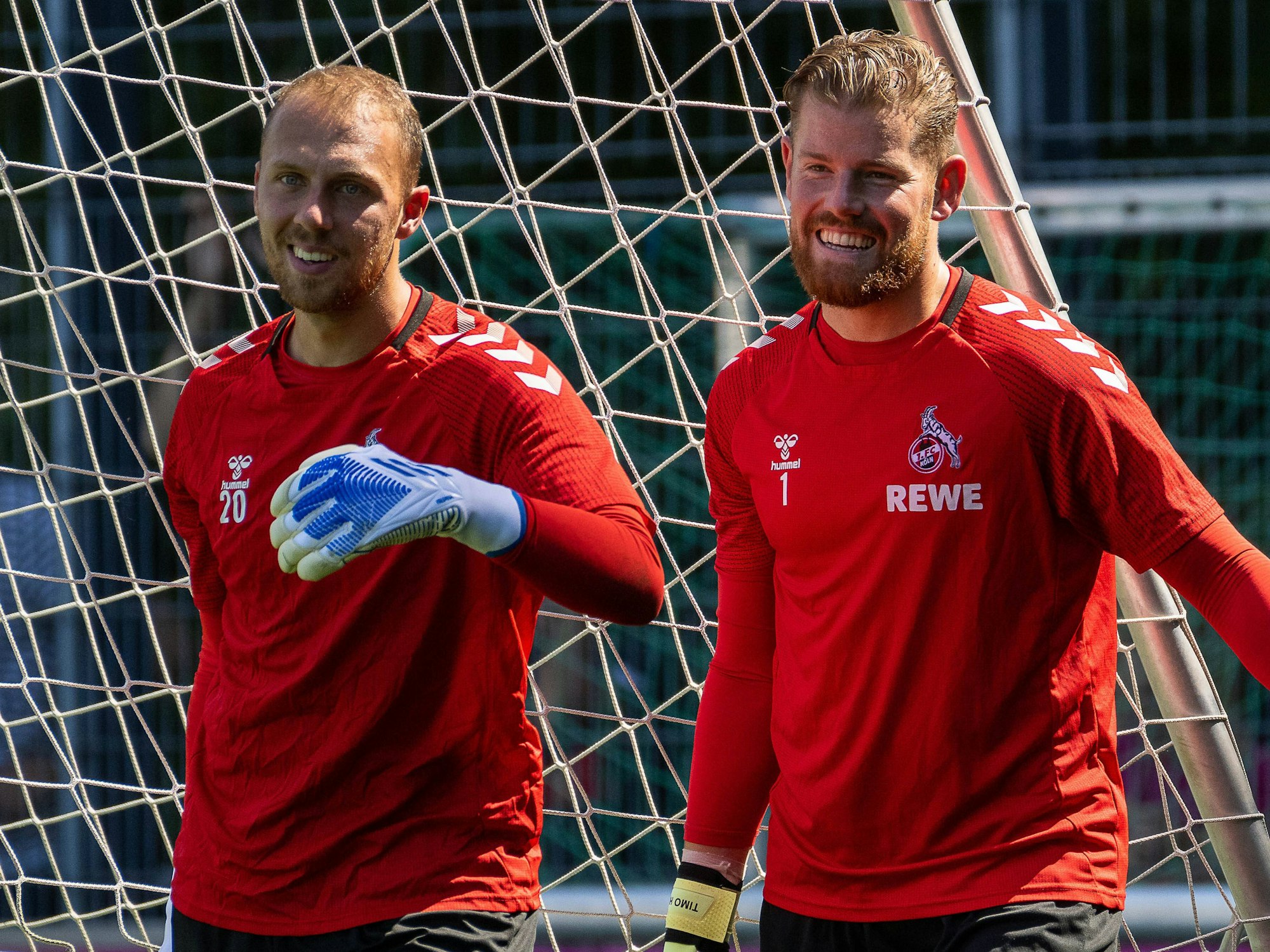 Die FC-Torhüter Marvin Schwäbe (l.) und Timo Horn im Training am 3. August 2022