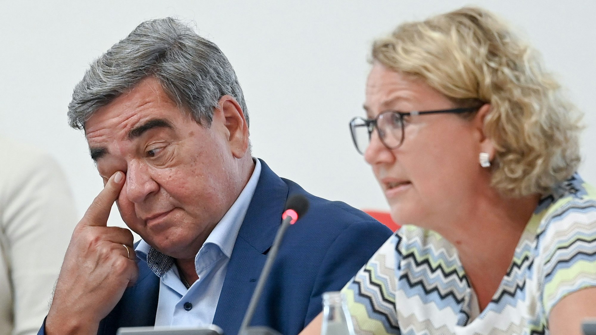 Hagen Brandstäter und Dorette König im Brandenburger Landtag