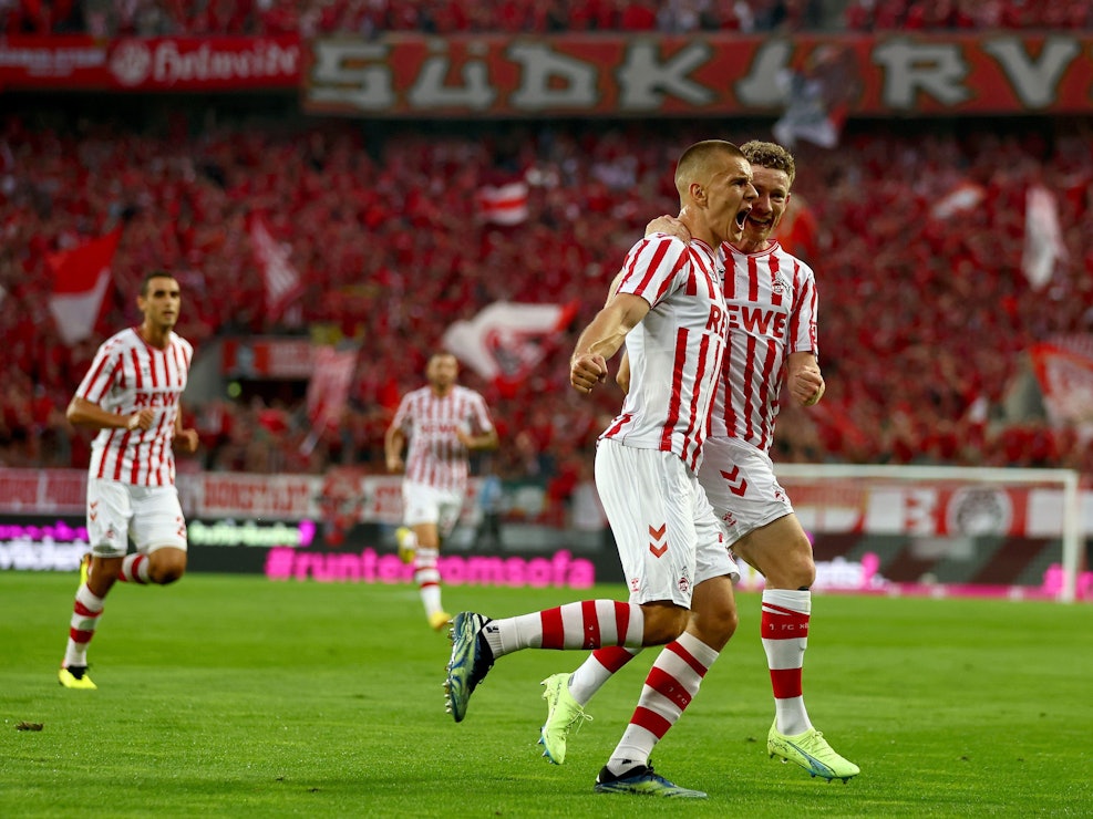 Florian Dietz jubelt mit Florian Kainz.