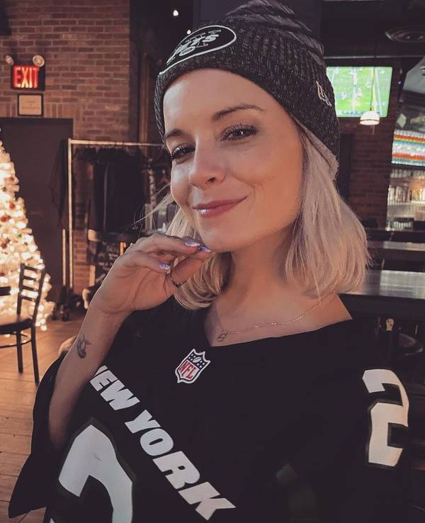 Schlagerstar Mia Julia, hier auf einem Instagram-Selfie vom Januar 2022, gesteht ihren Fans ein privates Detail.