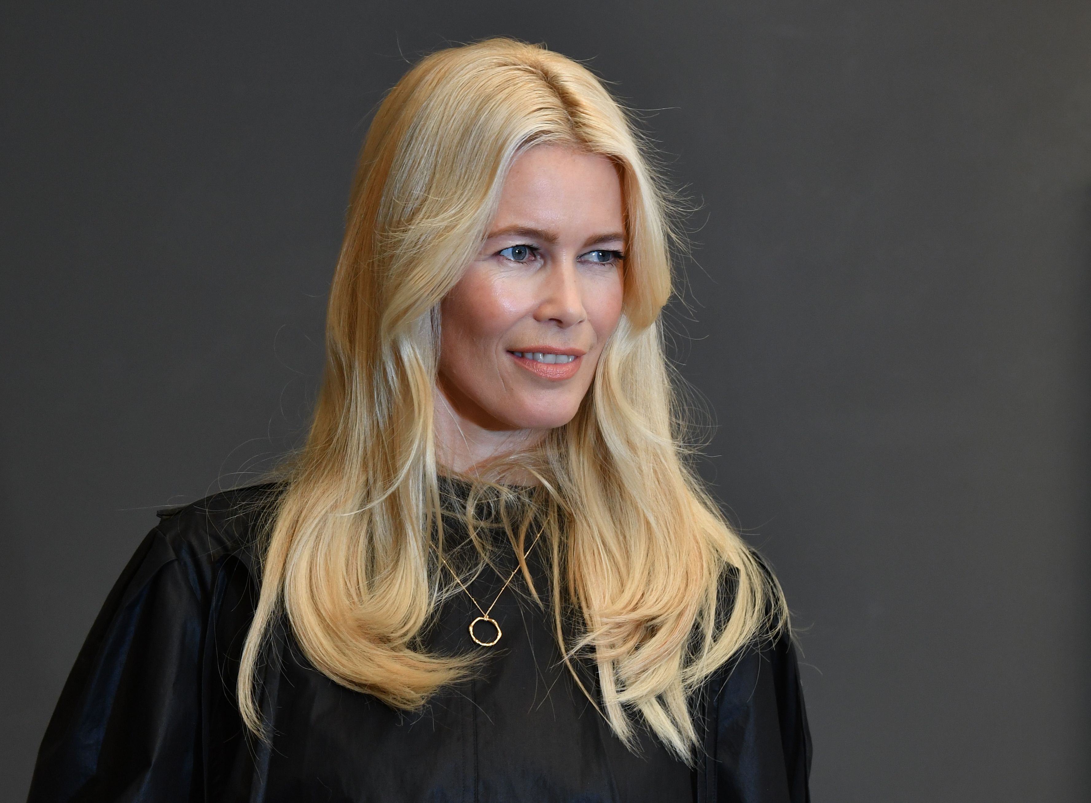 Supermodel Claudia Schiffer, hier bei einer Signierstunde anlässlich einer Fotoausstellung zu ihrer Karriere in der CWC Gallery am 16.11.2017, zeigt sich mit über 50 im Bikini auf Instagram.