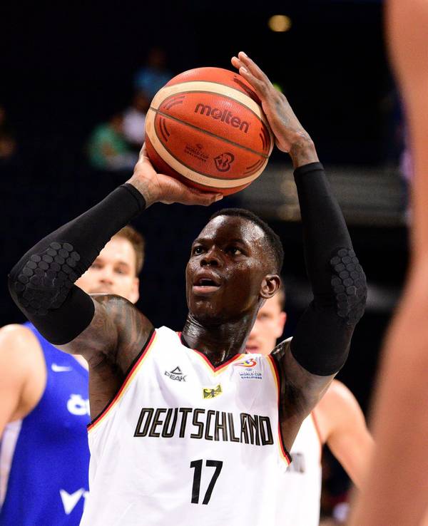 Dennis Schröder im Supercup-Halbfinale in Aktion.