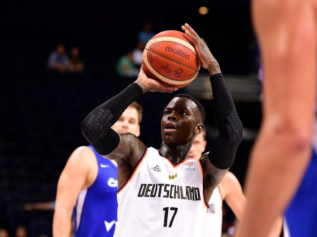 Dennis Schröder im Supercup-Halbfinale in Aktion.
