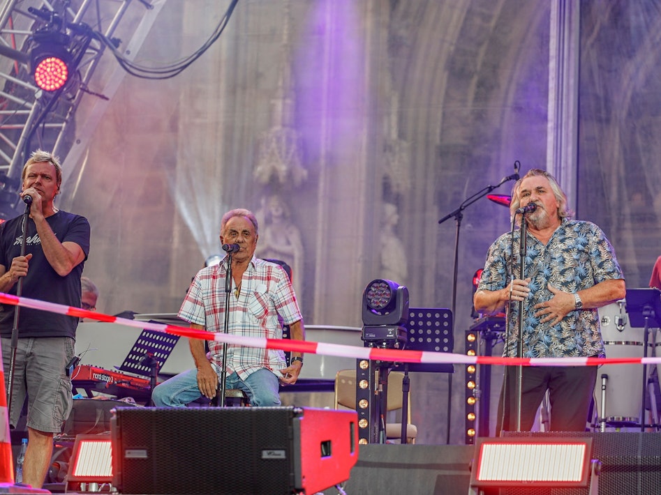 Tommy Engel probt mit den Bläck Fööss am Roncalliplatz.