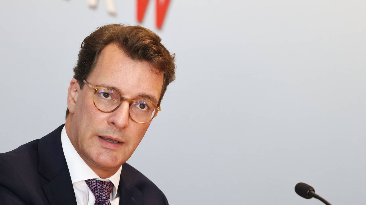 Hendrik Wüst (CDU), Ministerpräsident von Nordrhein-Westfalen, spricht in der Landespressekonferenz zu aktuellen politischen Themen.