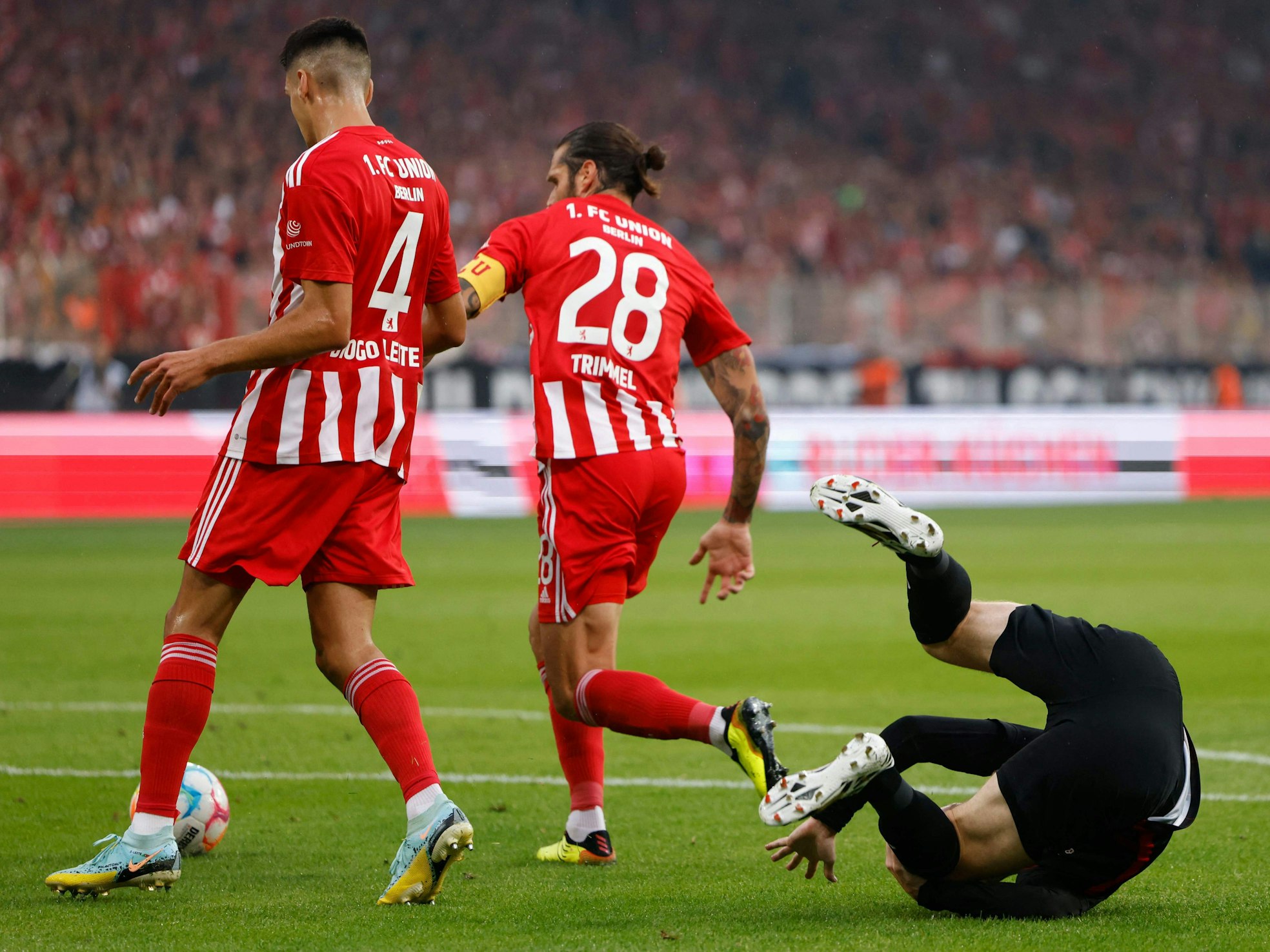 Union Berlin mit Christopher Trimmel (Mitte) bringt Timo Werner und RB Leipzig zu Fall.