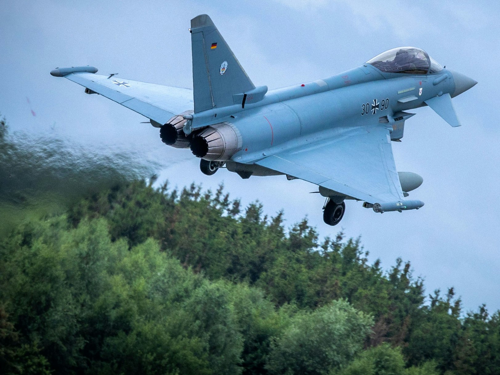 Zwei Eurofighter der Luftwaffe (hier ein Archivfoto) sind aufgestiegen, um den Airbus 320 zu verfolgen.