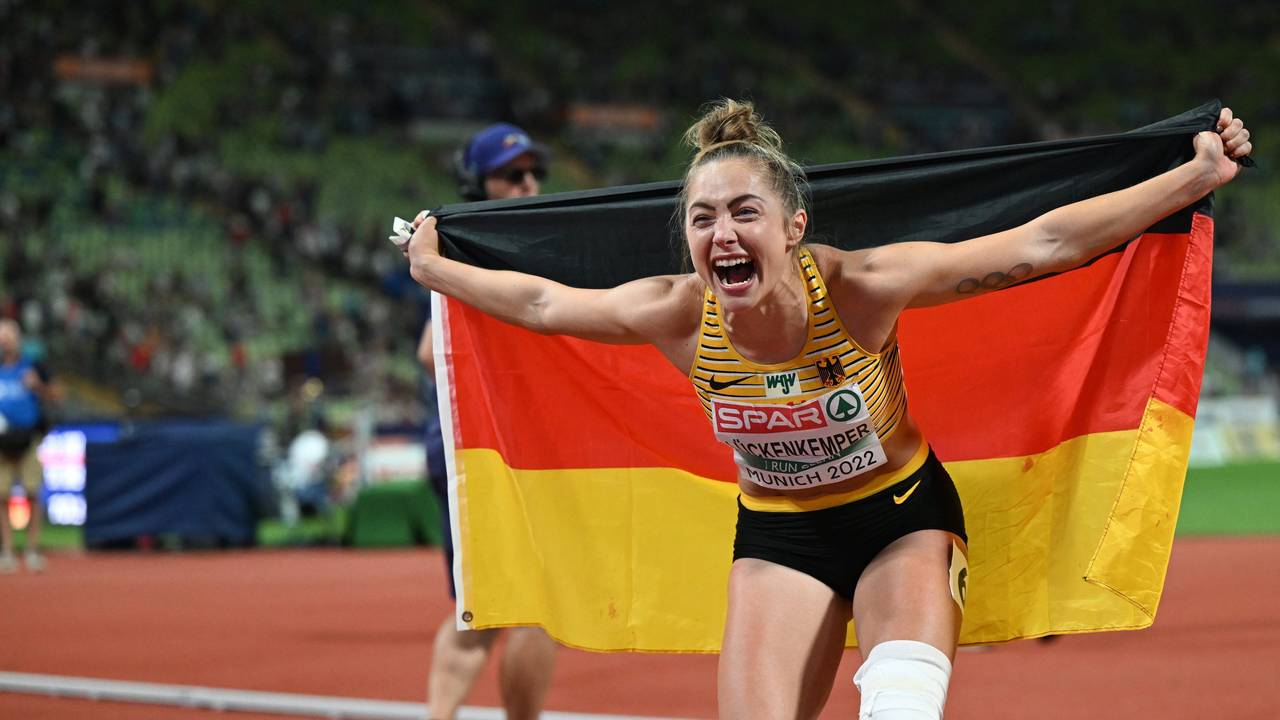 Gina Lückenkemper (Deutschland) jubelt nach dem Wettkampf.