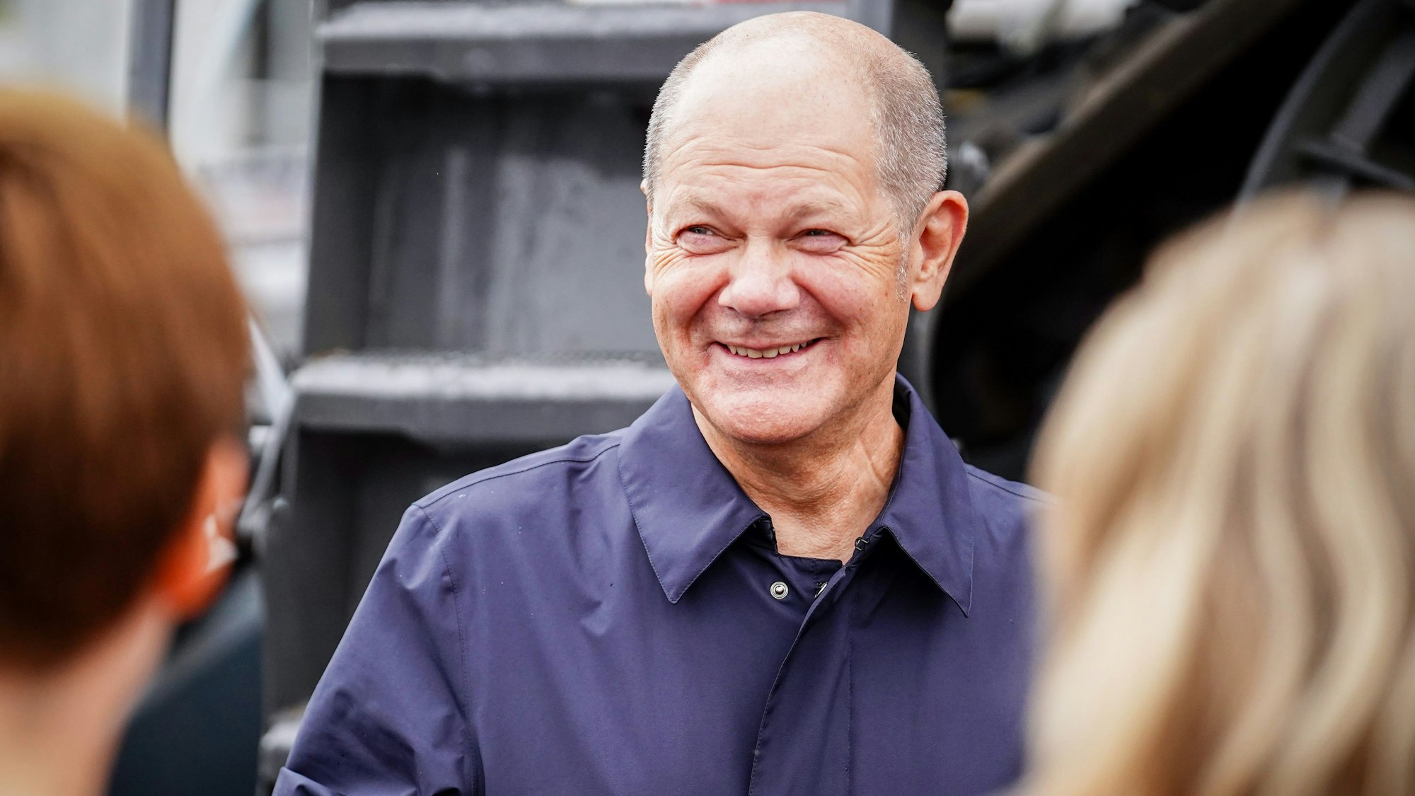 Der Bundeskanzler und SPD-Bundestagsabgeordnete Olaf Scholz besucht die Agrargenossenschaft AGT Trebbin. Scholz informierte sich hier über die aktuellen Herausforderungen in der Landwirtschaft.