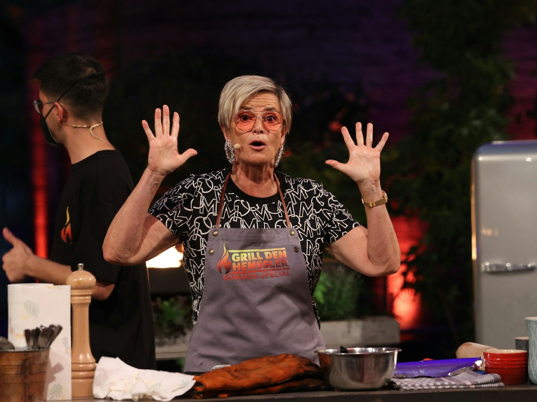 Howan Ari (l.) und Gloria von Thurn & Taxis. Gloria berichtete während der Zubereitung munter von ihrem Alltag als Fürstin, auch das Thema Männer kam auf.