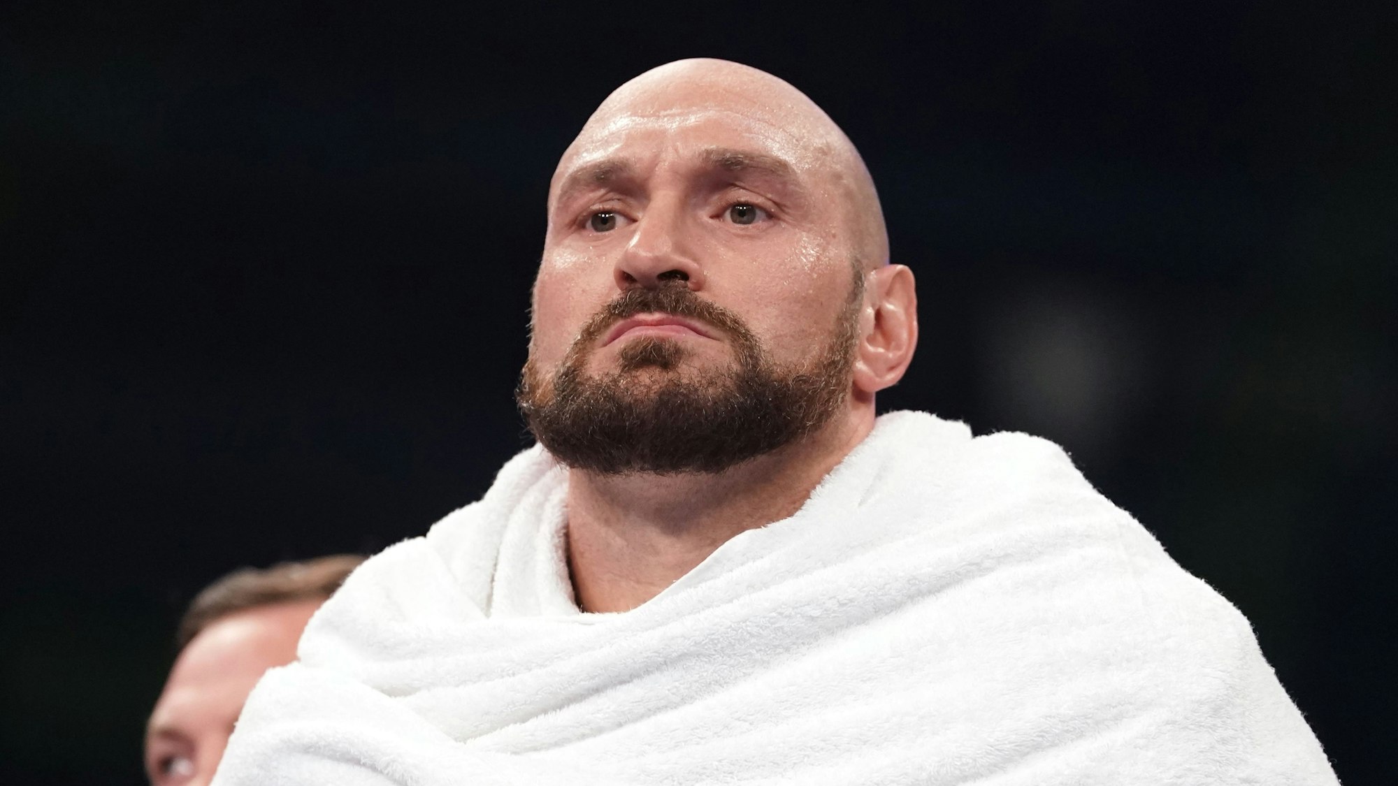 Box-Weltmeister Tyson Fury schaut ernst vor seinem Kampf gegen Dillian Whyte.