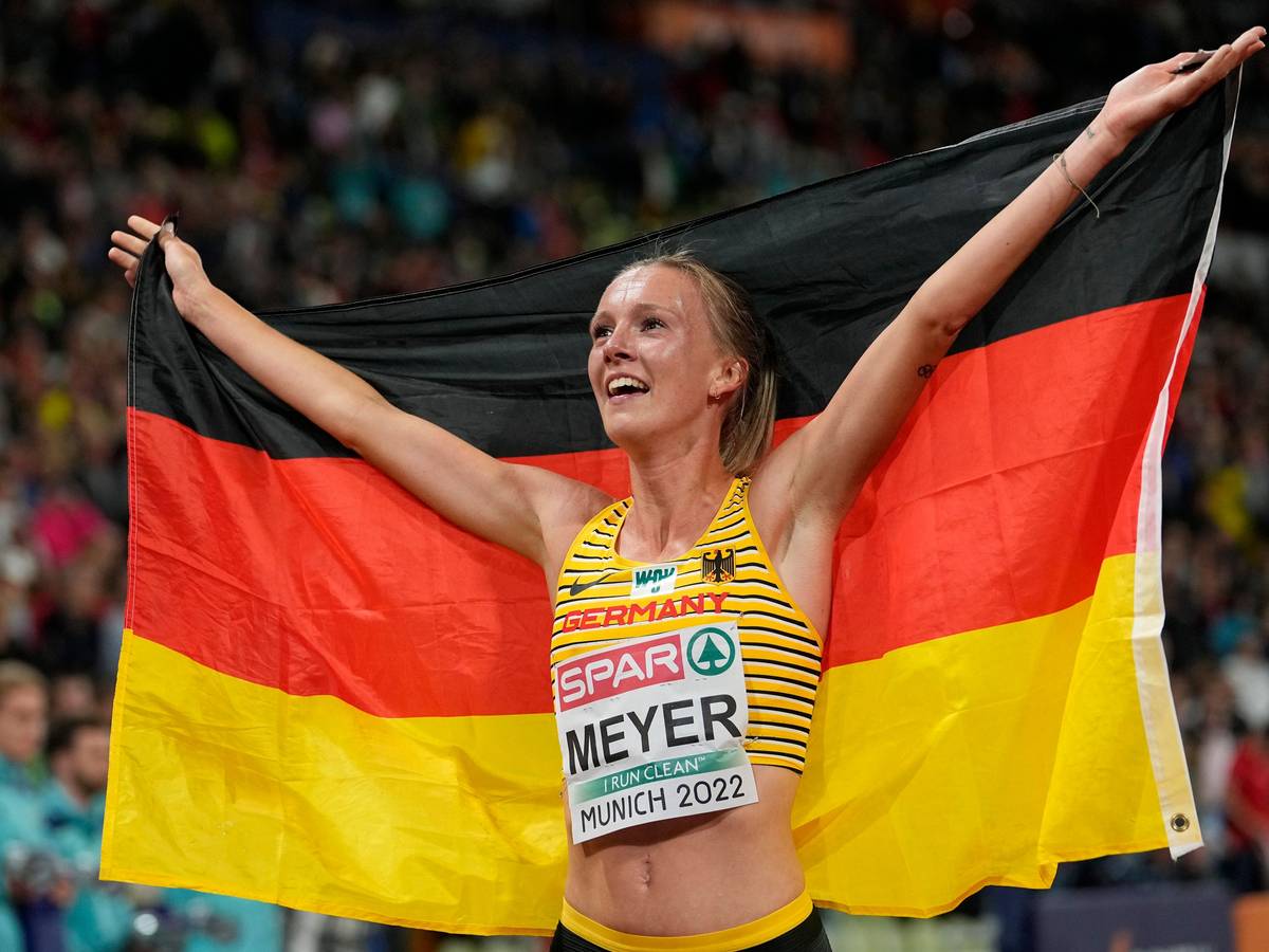 Lea Meyer holte Silber und feierte mit der deutschen Fahne in München.