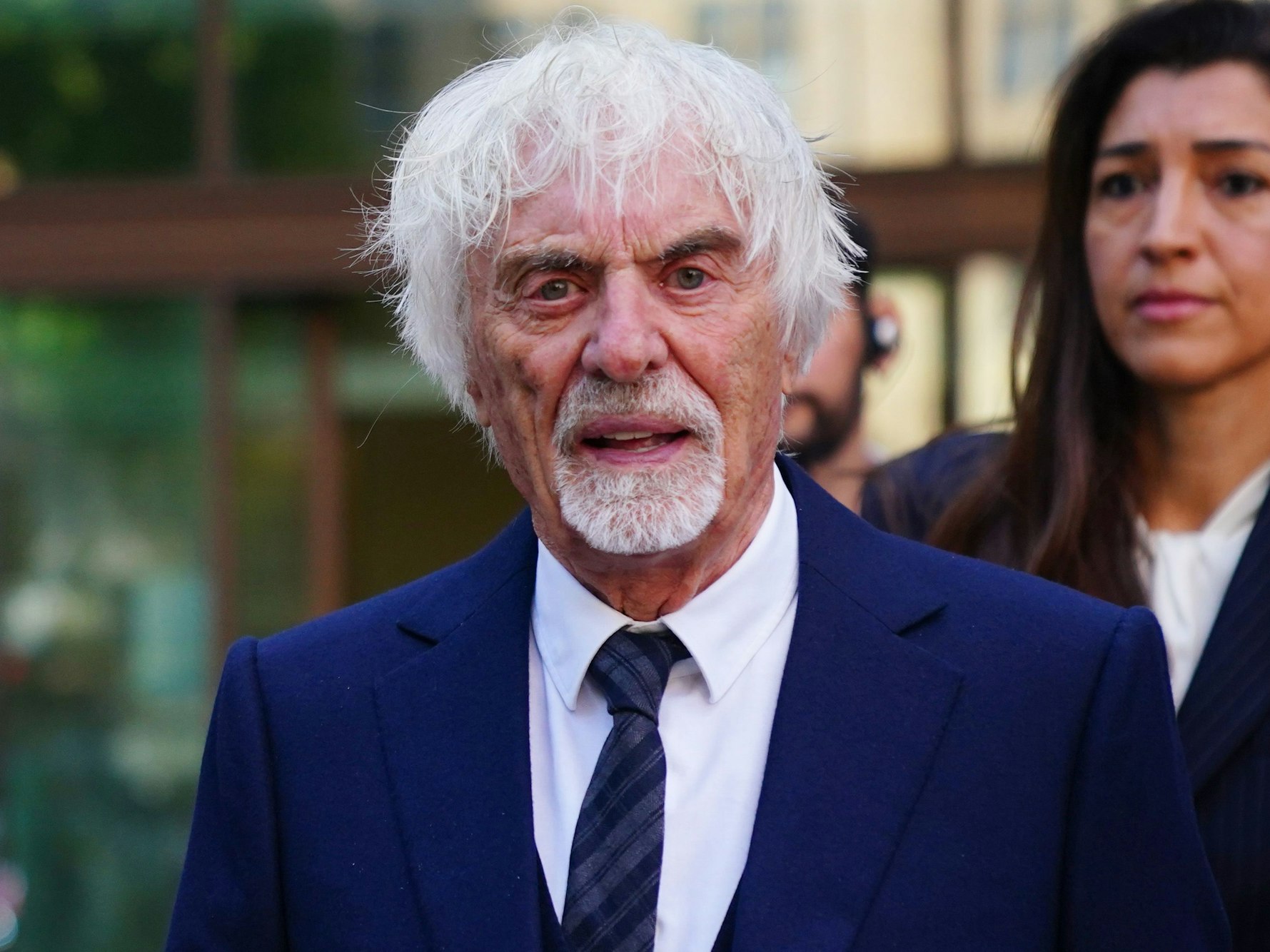 Der ehemalige Formel-1-Chef Bernie Ecclestone verlässt den Westminster Magistrates Court, wo er wegen Betrugs angeklagt ist.