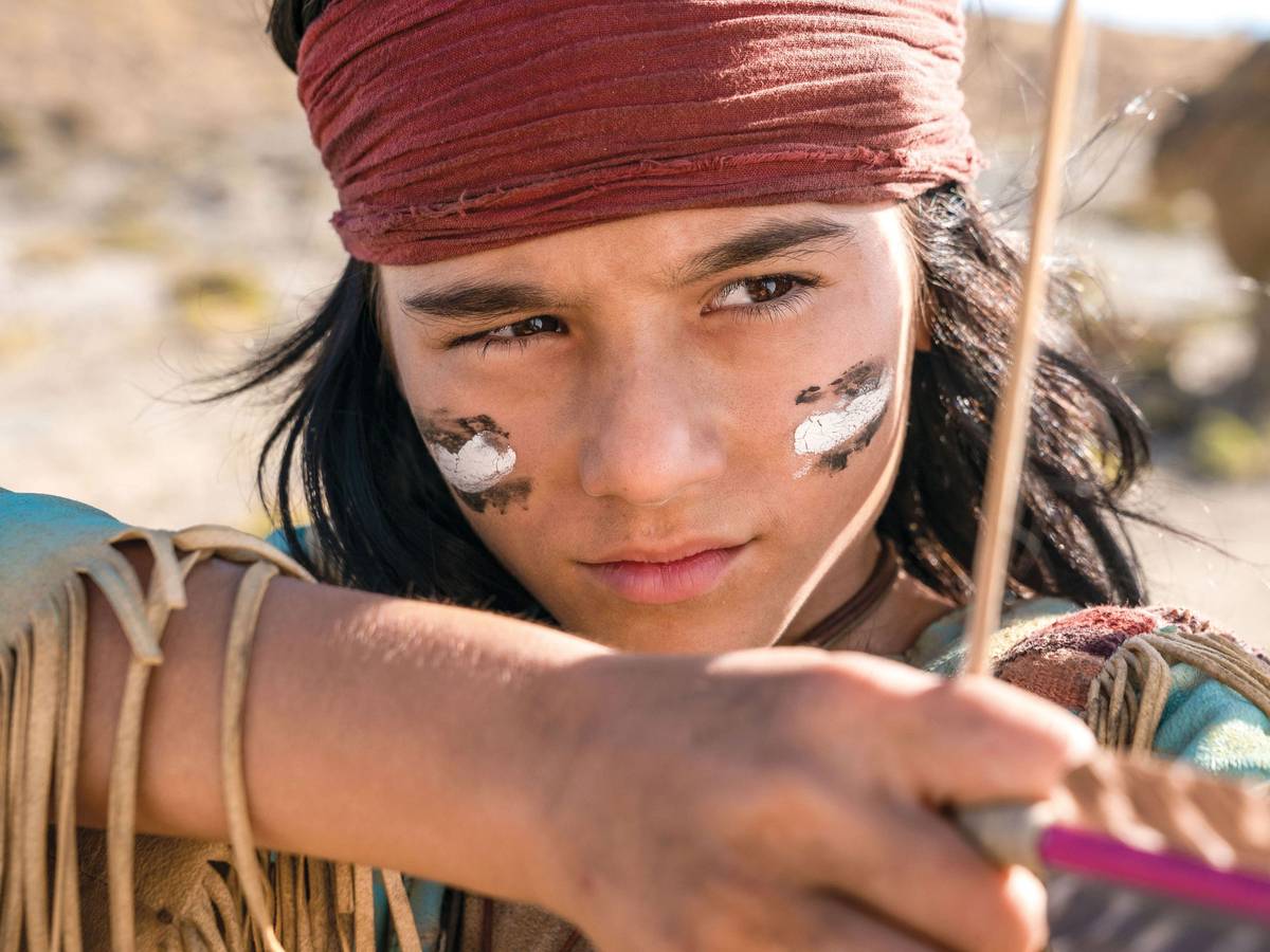Mika Ullritz als Winnetou in einer Szene des Films „Der junge Häuptling Winnetou“.