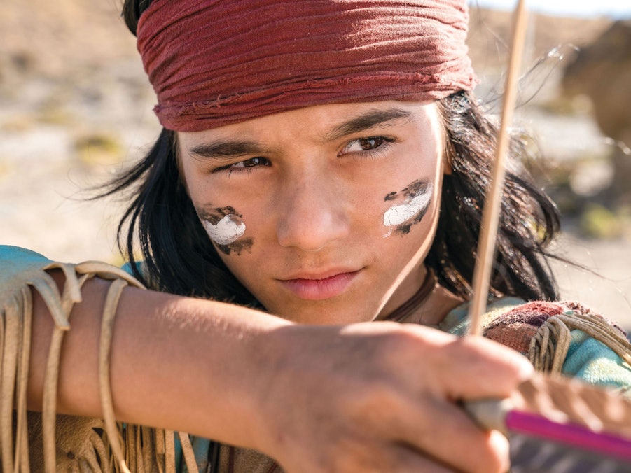 Mika Ullritz als Winnetou in einer Szene des Films „Der junge Häuptling Winnetou“.