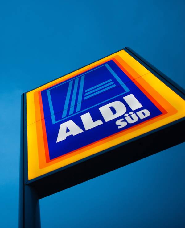 Eine Kundin berichtet wütend von ihren Beobachtungen bei Aldi Süd.