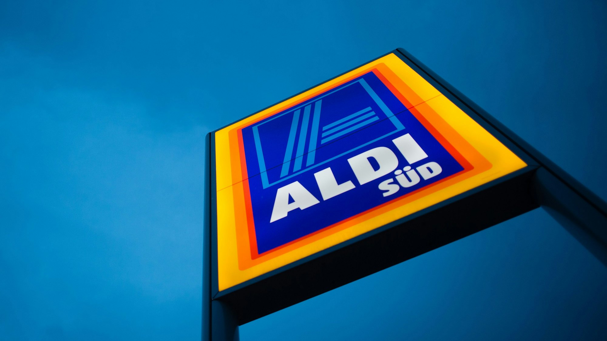 Eine Kundin berichtet wütend von ihren Beobachtungen bei Aldi Süd.