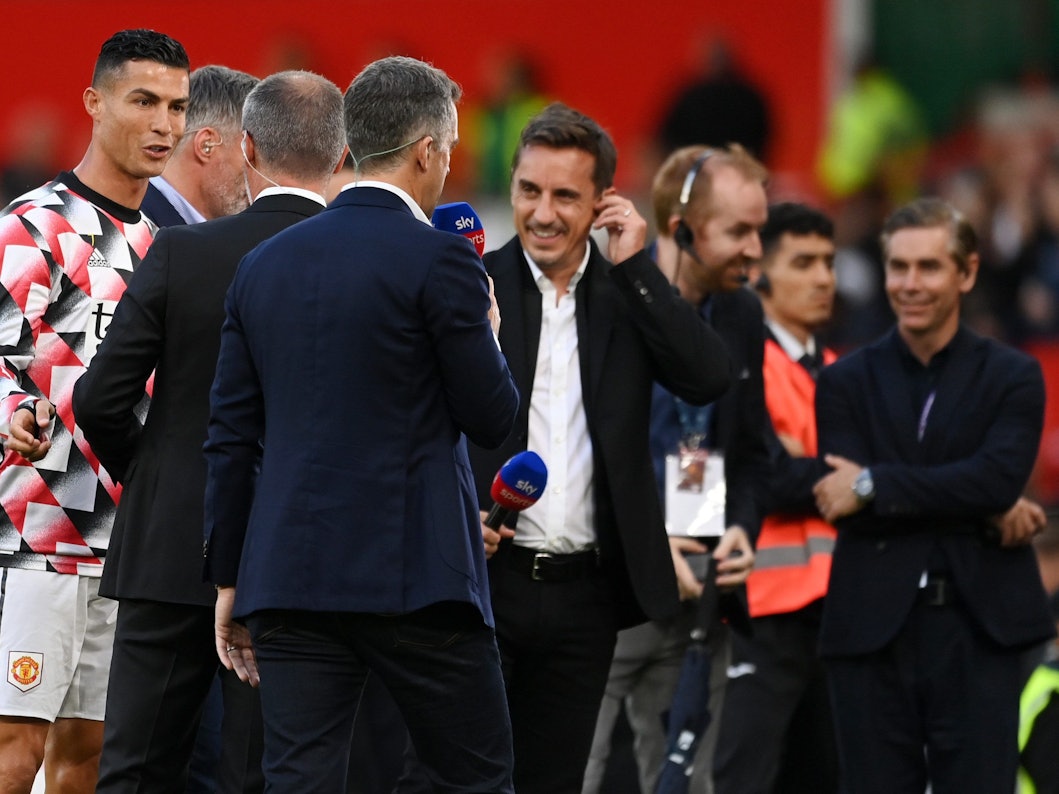 Cristiano Ronaldo grüßt Ex-Teamkollege Roy Keane vor dem Sieg von Manchester United gegen den FC Liverpool.