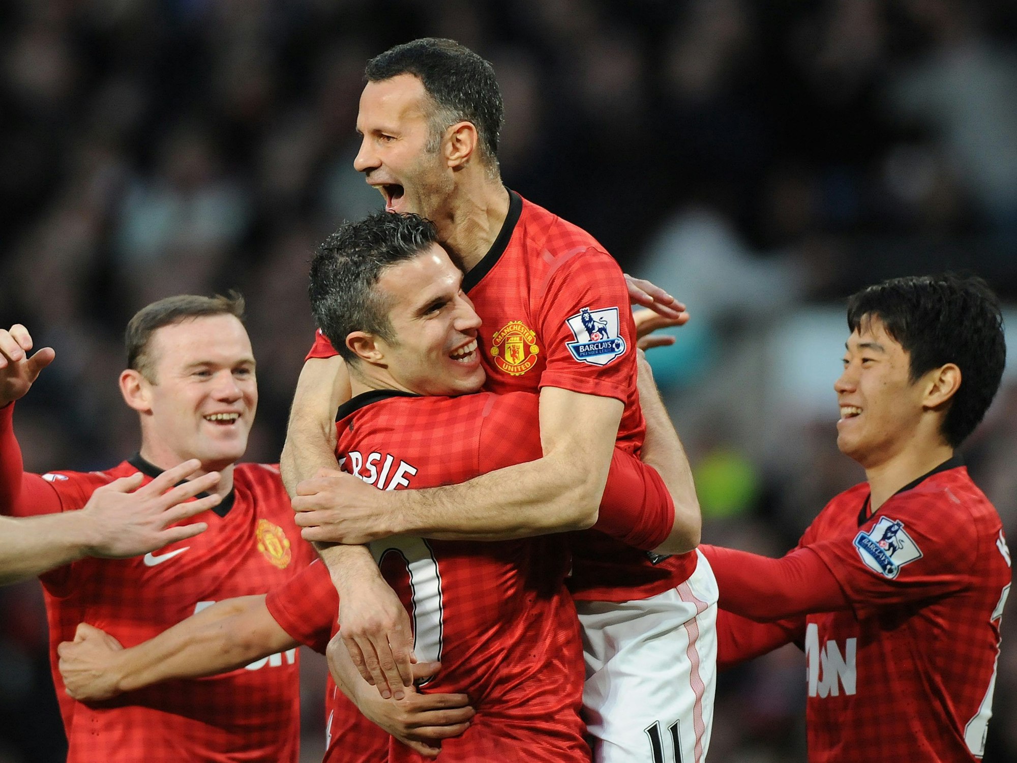 Robin Van Persie hebt seinen Manchester-Kollegen Ryan Giggs hoch.