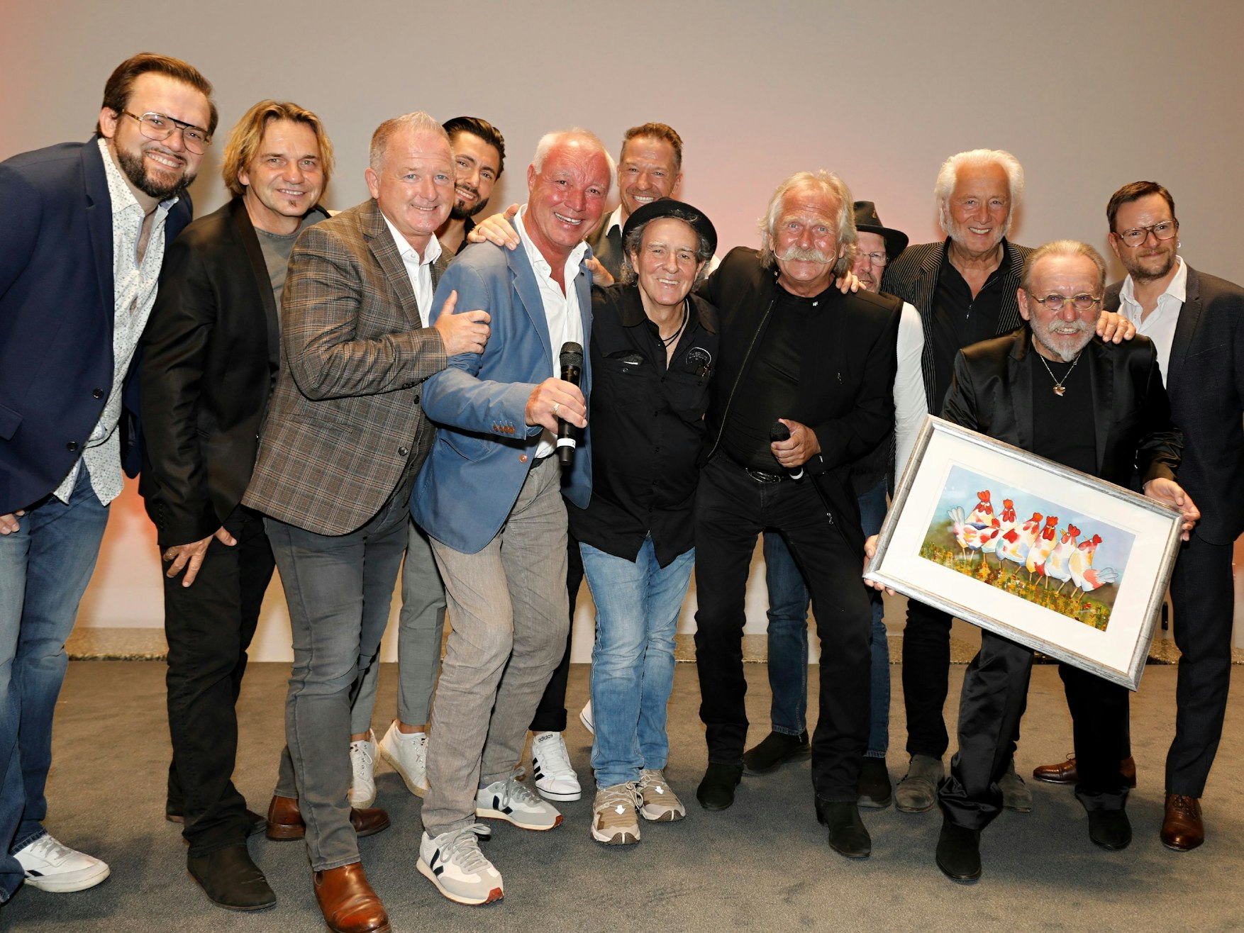 Die Höhner beim Gruppenfoto im Historischen Rathaus in Köln.