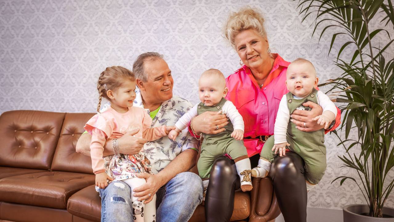 Silvia Wollny, hier mit ihrem Harald bei einem Fototermin für „Die Wollnys – Eine schrecklich große Familie!“, hat mit Cataleya, Emory und Casey schon drei bezaubernde Enkel. Nun soll noch eins dazukommen.