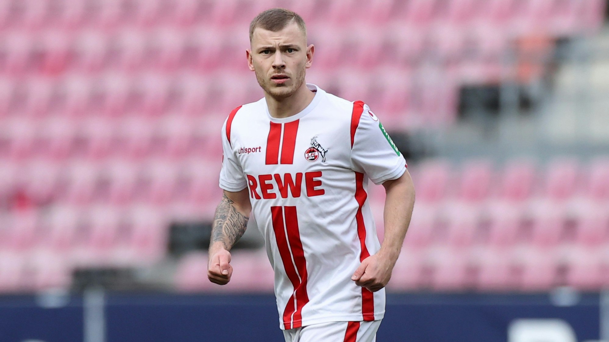 Max Meyer läuft im Spiel des 1. FC Köln über den Platz.