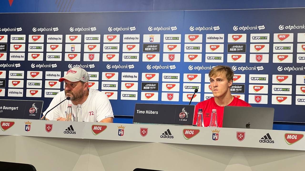 Steffen Baumgart und Timo Hübers bei der Pressekonferenz des 1. FC Köln