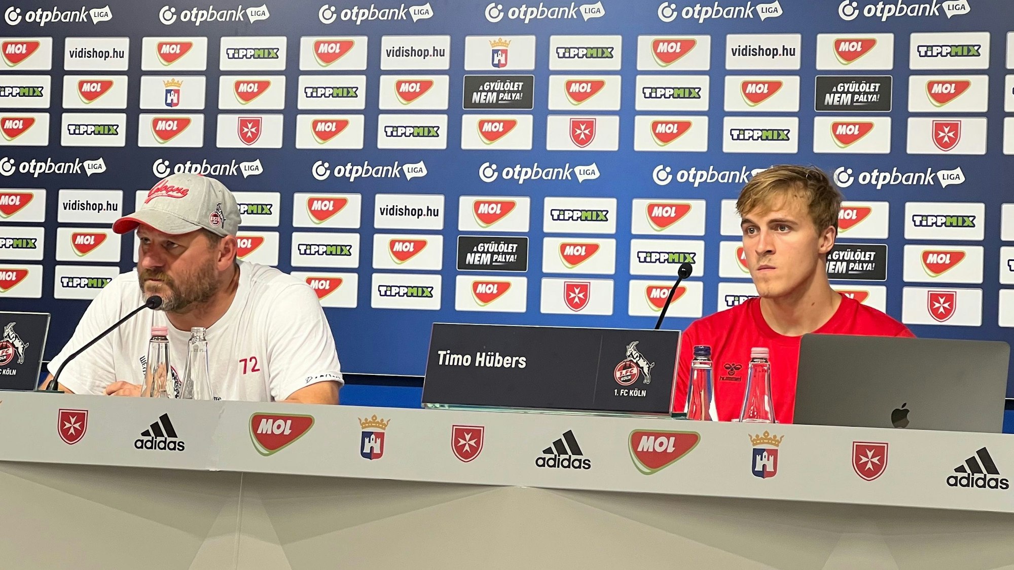 Steffen Baumgart und Timo Hübers bei der Pressekonferenz des 1. FC Köln