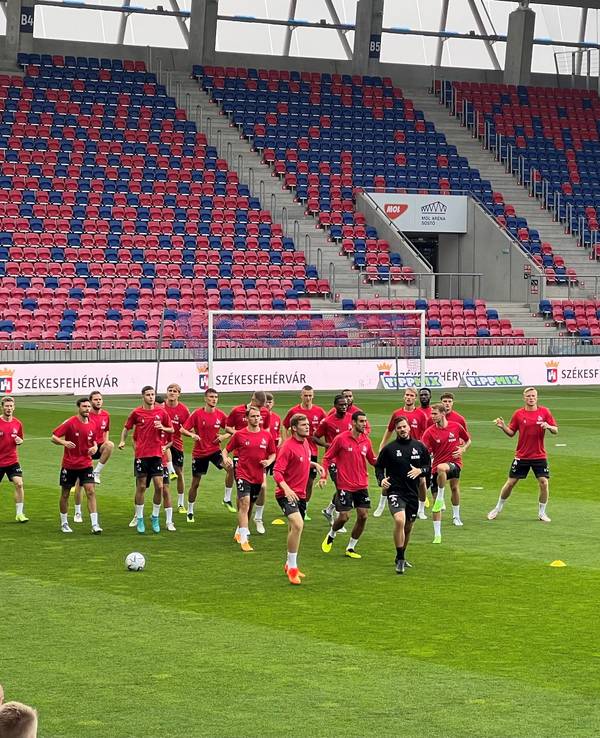 Der 1. FC Köln absolviert am Mittwochabend (24. August 2022) in Székesfehérvár sein Abschlusstraining vor dem Playoff-Rückspiel um den Conference-League-Einzug.