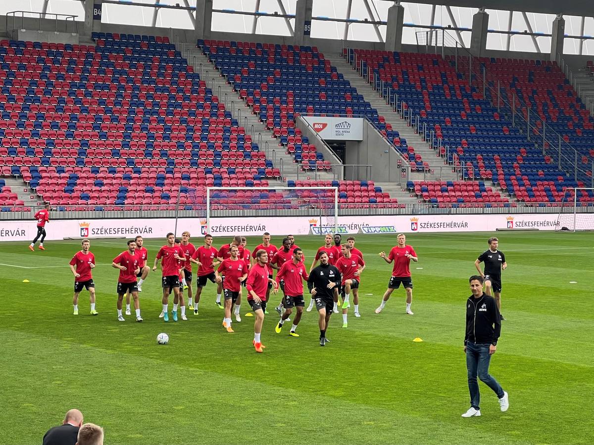 Der 1. FC Köln absolviert am Mittwochabend (24. August 2022) in Székesfehérvár sein Abschlusstraining vor dem Playoff-Rückspiel um den Conference-League-Einzug.