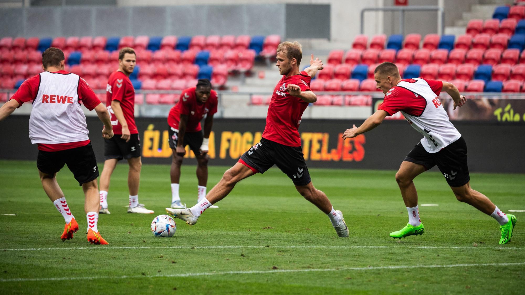 Sebastian Andersson (2.v.r.) im Abschlusstraining vor dem Playoff-Rückspiel um den Conference-League-Einzug am 24. August 2022