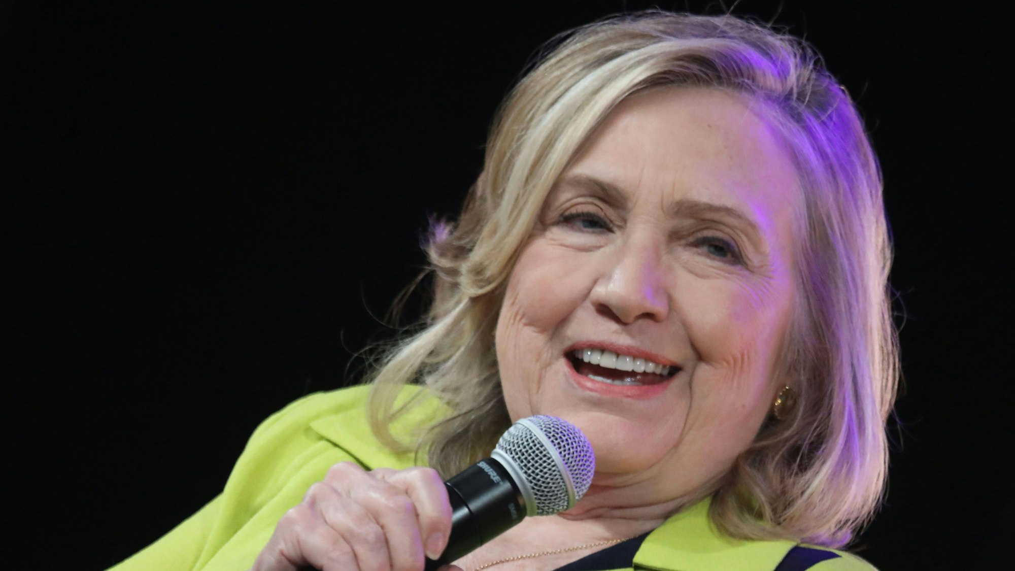 Hillary Clinton, ehemalige Außenministerin der USA und hier im Juli 2022 in New York, blamierte sich vor laufenden Kameras. Ausgerechnet Kim Kardashian bot ihr die Stirn.