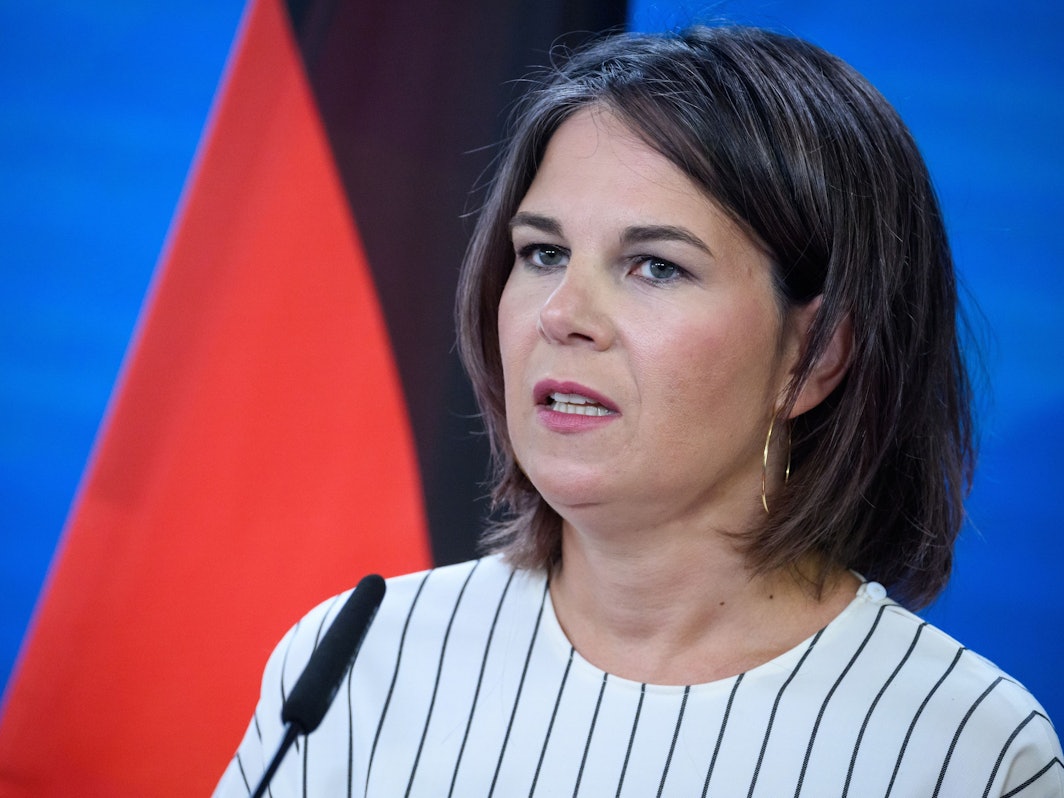 Annalena Baerbock hat sich über die Aussichten im Ukraine-Krieg geäußert. Hier ist die Ministerin bei einem Gespräch am 23. August 2022 zu sehen.