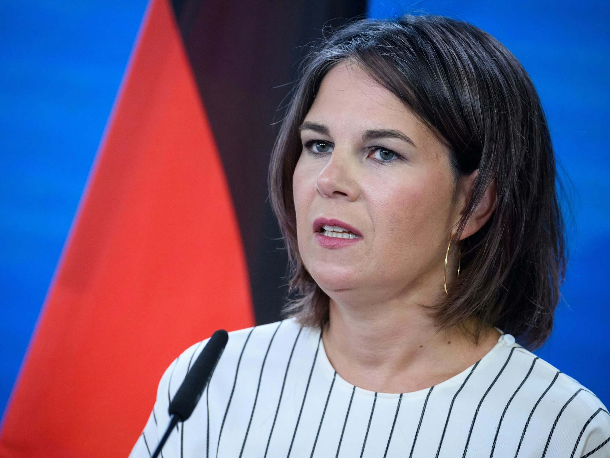 Annalena Baerbock hat sich über die Aussichten im Ukraine-Krieg geäußert. Hier ist die Ministerin bei einem Gespräch am 23. August 2022 zu sehen.