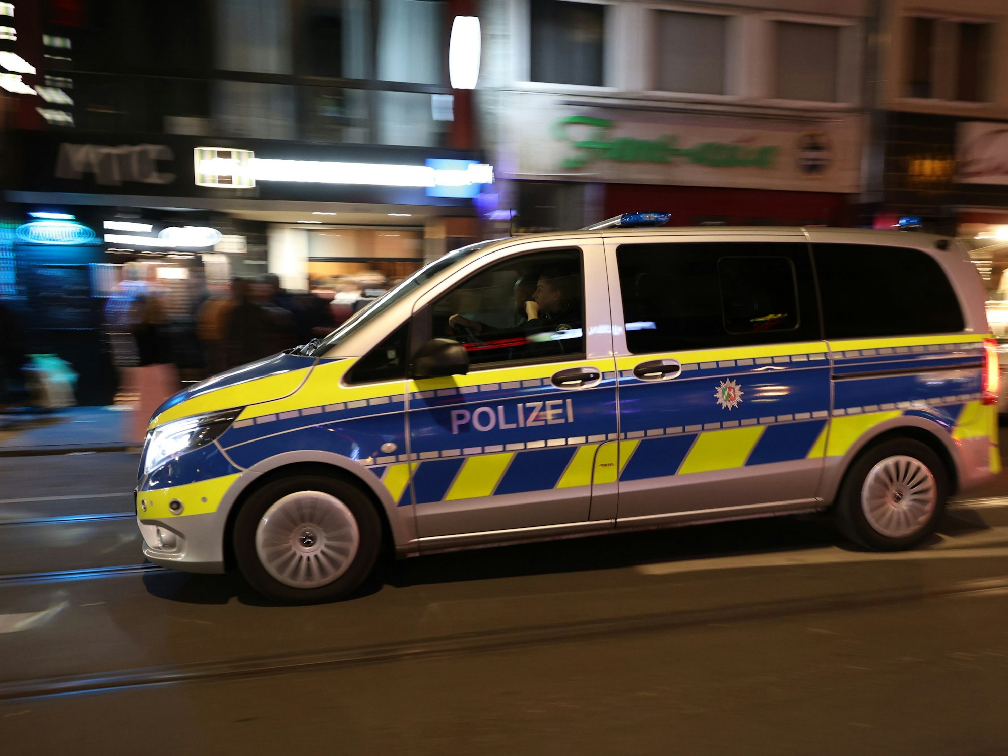 Die Kölner Polizei konnte einen Mann auf der Zülpicher Straße in Gewahrsam nehmen.