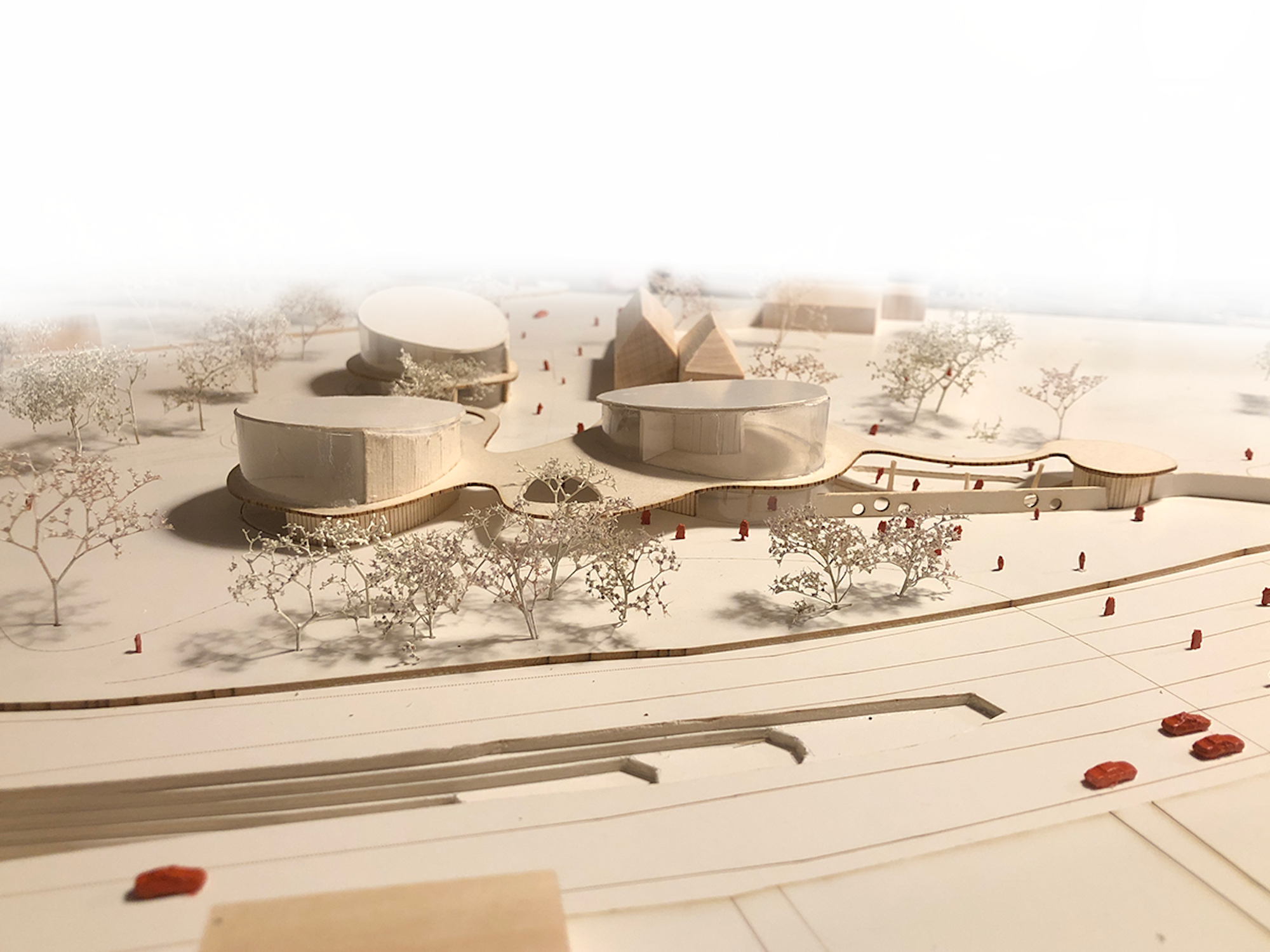 Das Foto zeigt ein Modellentwurf des Eingangsbereichs des Kölner Zoos.