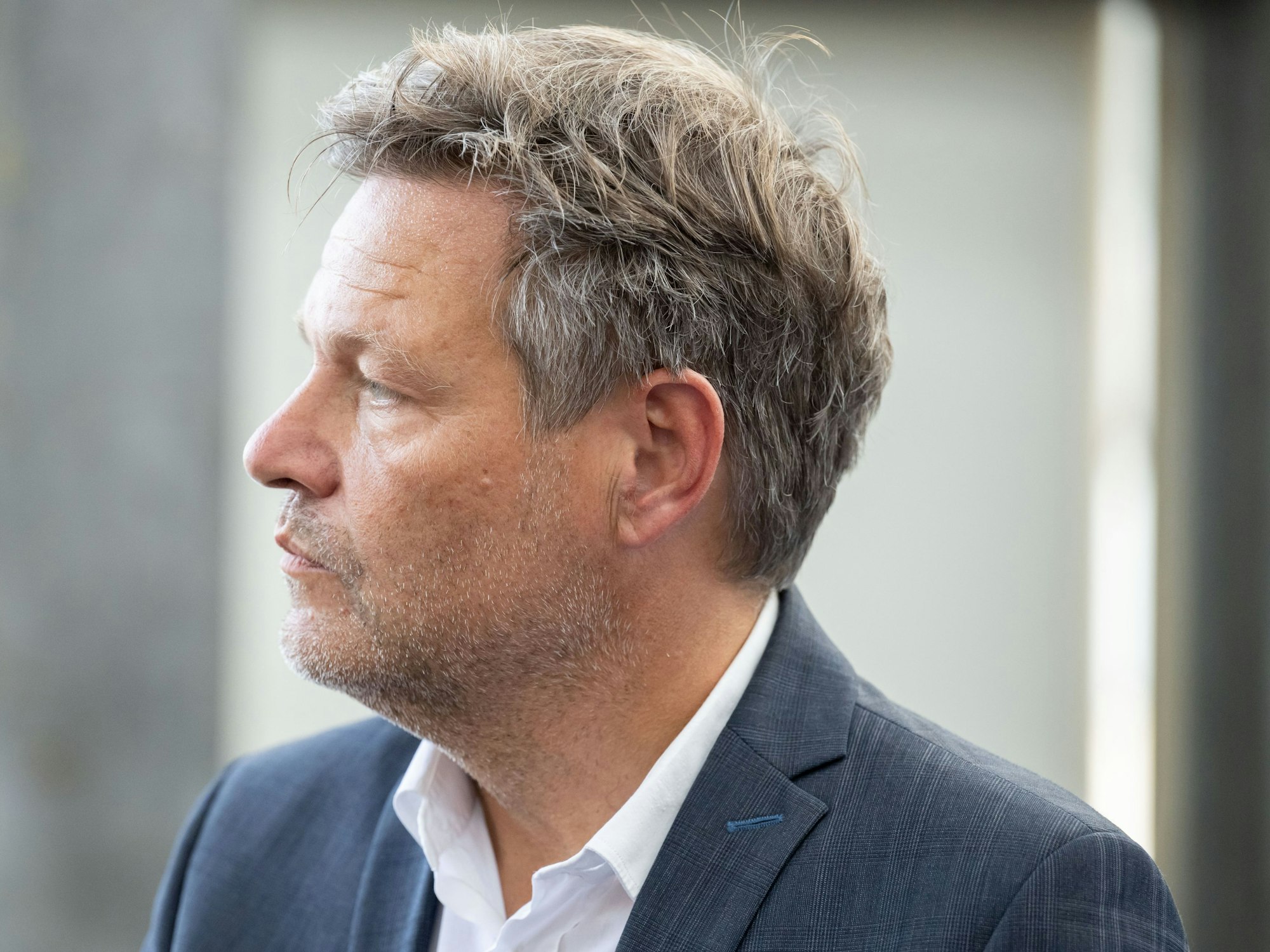 Die Treibhausgas-Sparpläne von Robert Habeck (hier am 25. August im Klimahafen) kommen noch vergleichsweise gut davon.