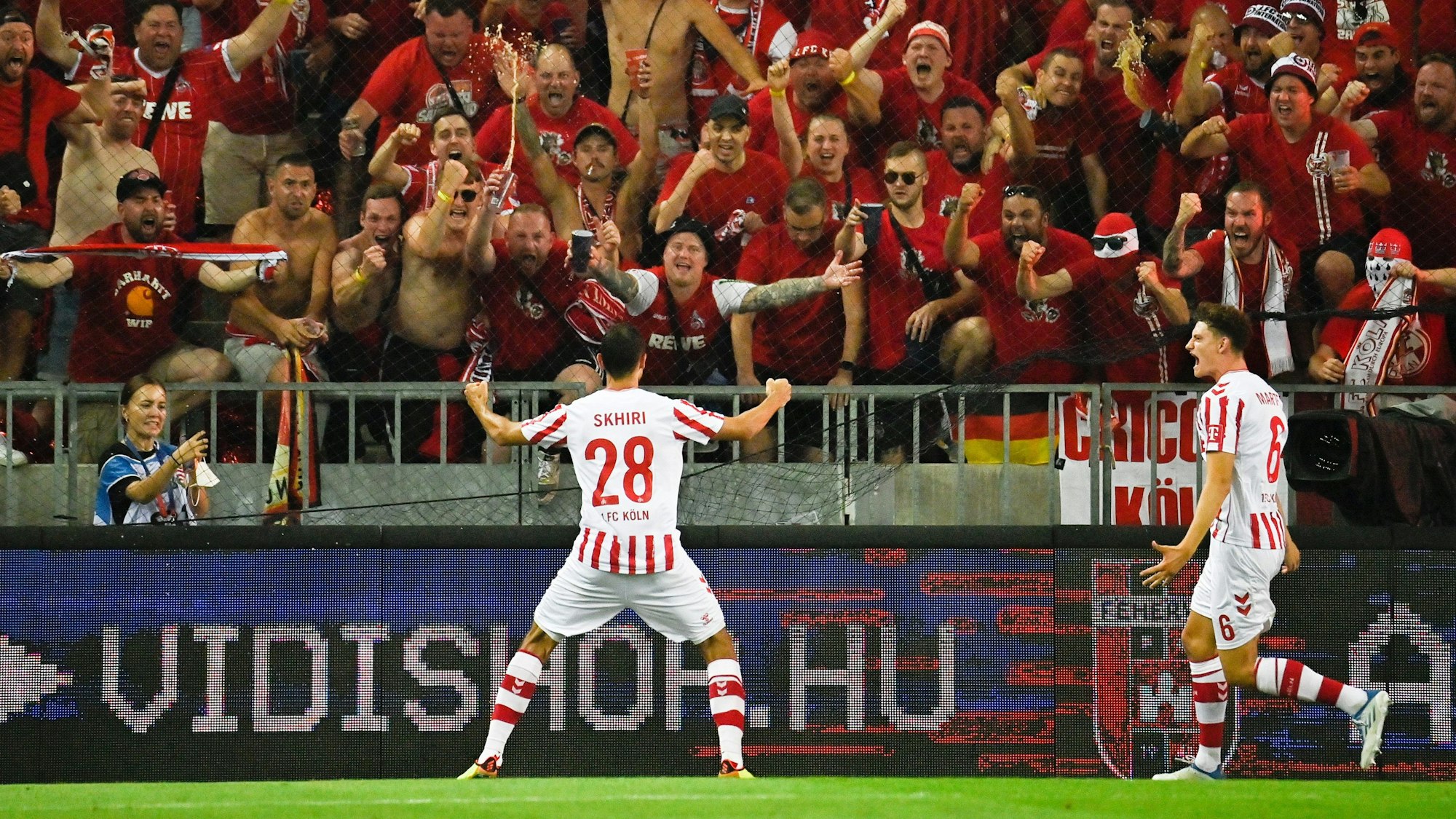 Ellyes Skhiri vom 1. FC Köln bejubelt am 25. August 2022 das 2:0 beim Fehérvár FC.