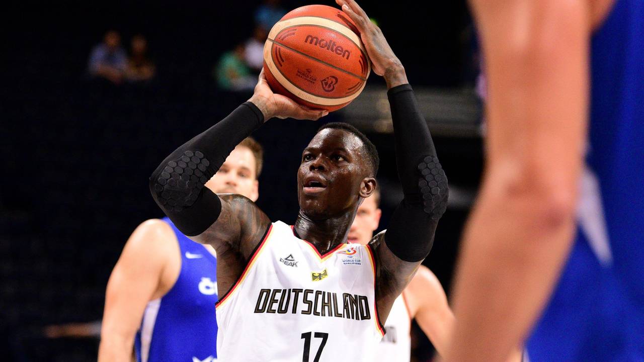 Deutschlands Dennis Schröder beim Freiwurf.