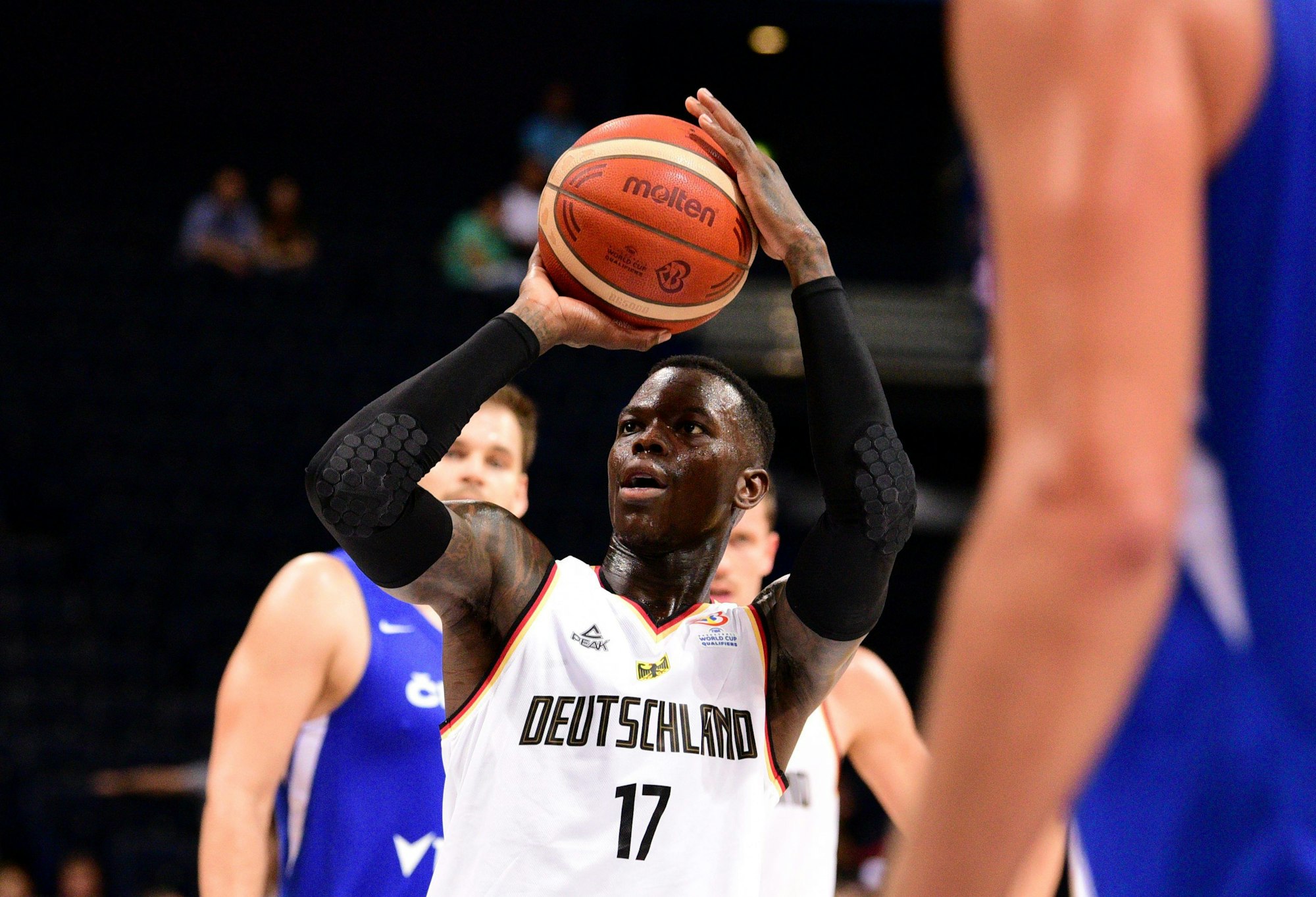 Deutschlands Dennis Schröder beim Freiwurf.