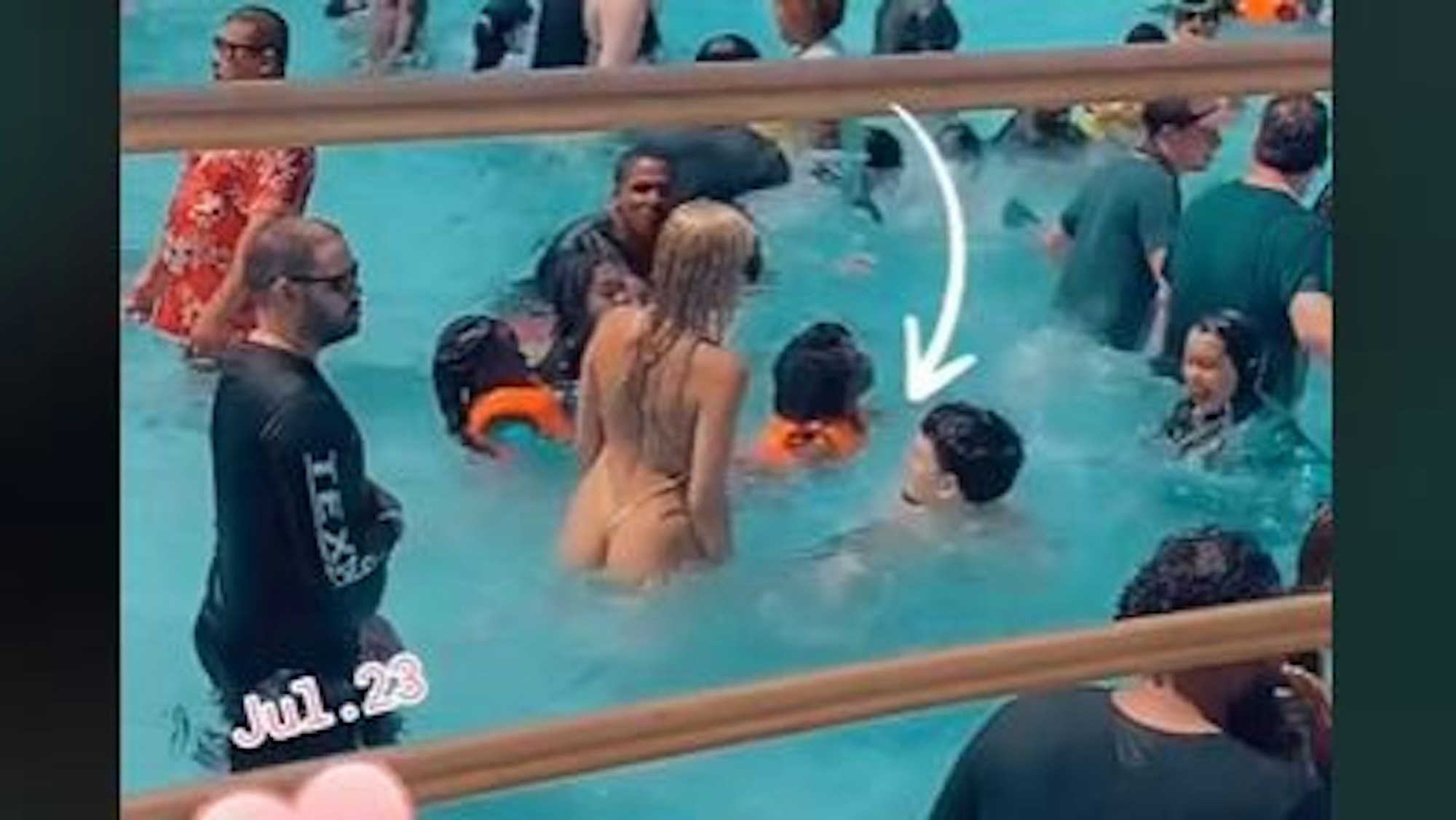 Um den Auftritt der Blondine wird auf TikTok rege diskutiert.