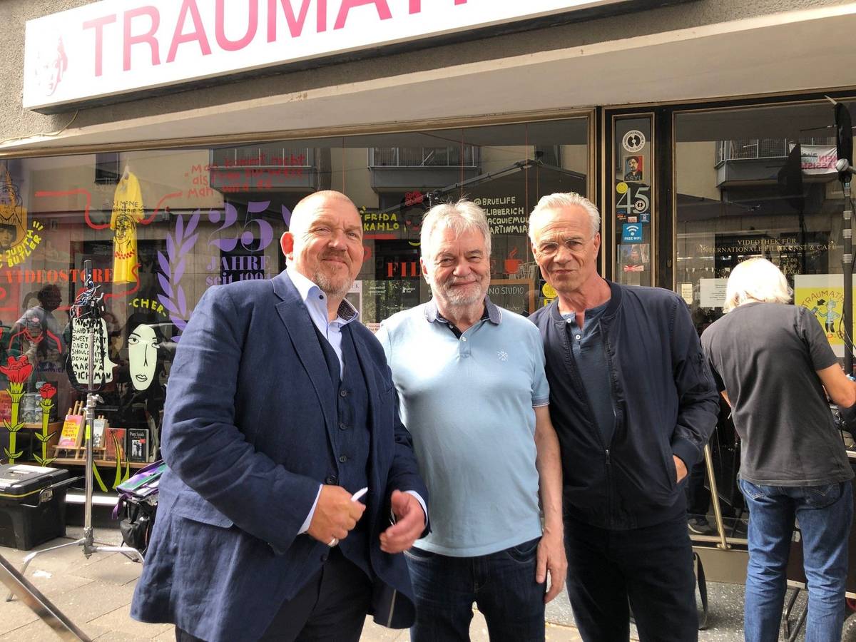 Detektiv Lothar Wenzel (Mitte) mit den „Tatort“-Kommissaren Max Ballauf (Behrendt, r.) und Freddy Schenk (Bär).