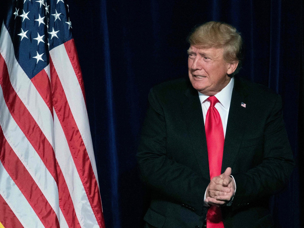 Der ehemalige US-Präsident Donald Trump soll geheime Dokumente in seinem Privatanwesen gehortet haben. Das Foto zeigt ihn bei einer Kundgebung zur Unterstützung der republikanischen Kandidaten Adam Laxalt und Joe Lombardo (nicht im Bild) im Juli 2022 in Las Vegas.